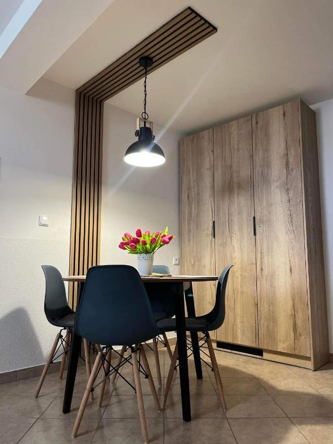 Deduv Sklep Apartment Хлоховец Екстериор снимка