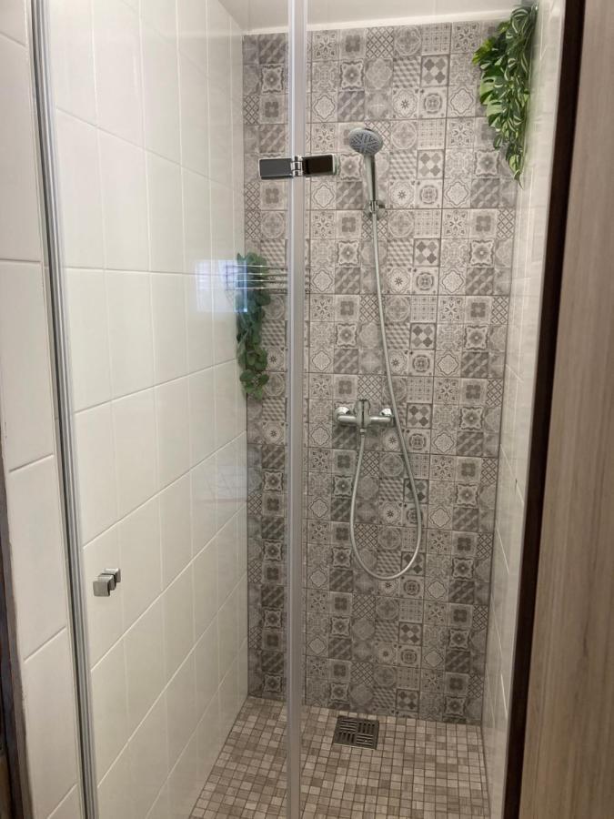 Deduv Sklep Apartment Хлоховец Екстериор снимка